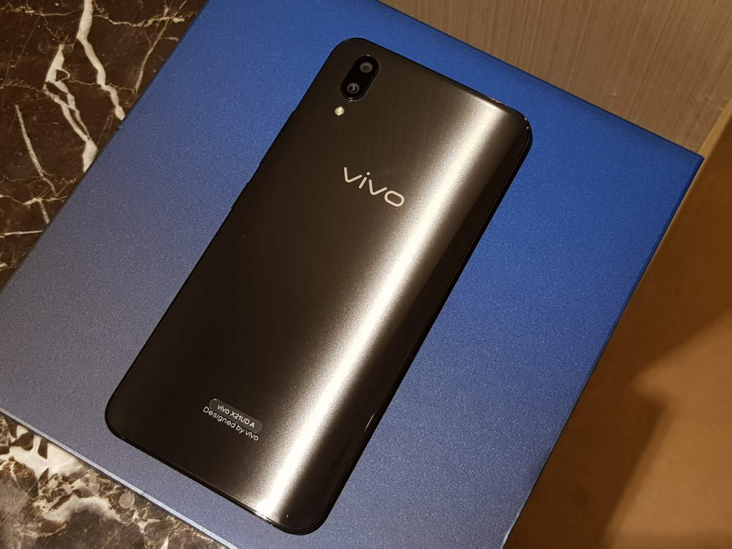 vivo x21开箱真机照,你们觉得好看吗?