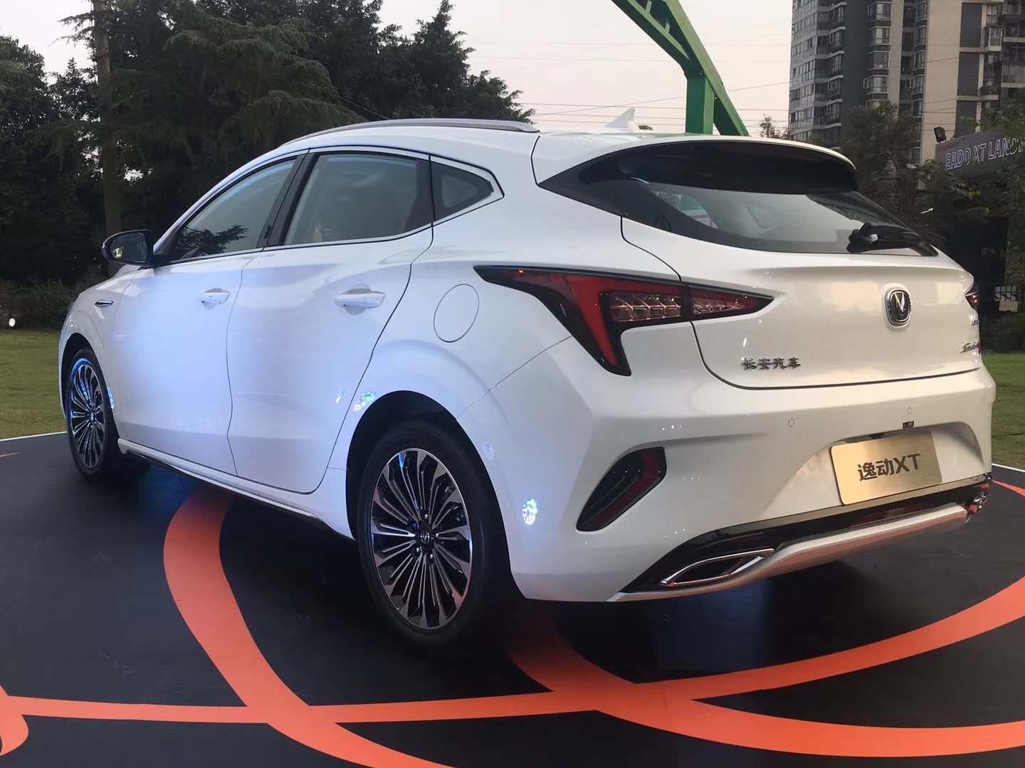 第一代长安逸动xt一直有最美两厢车之称,8月29日,长安逸动xt迎来改款