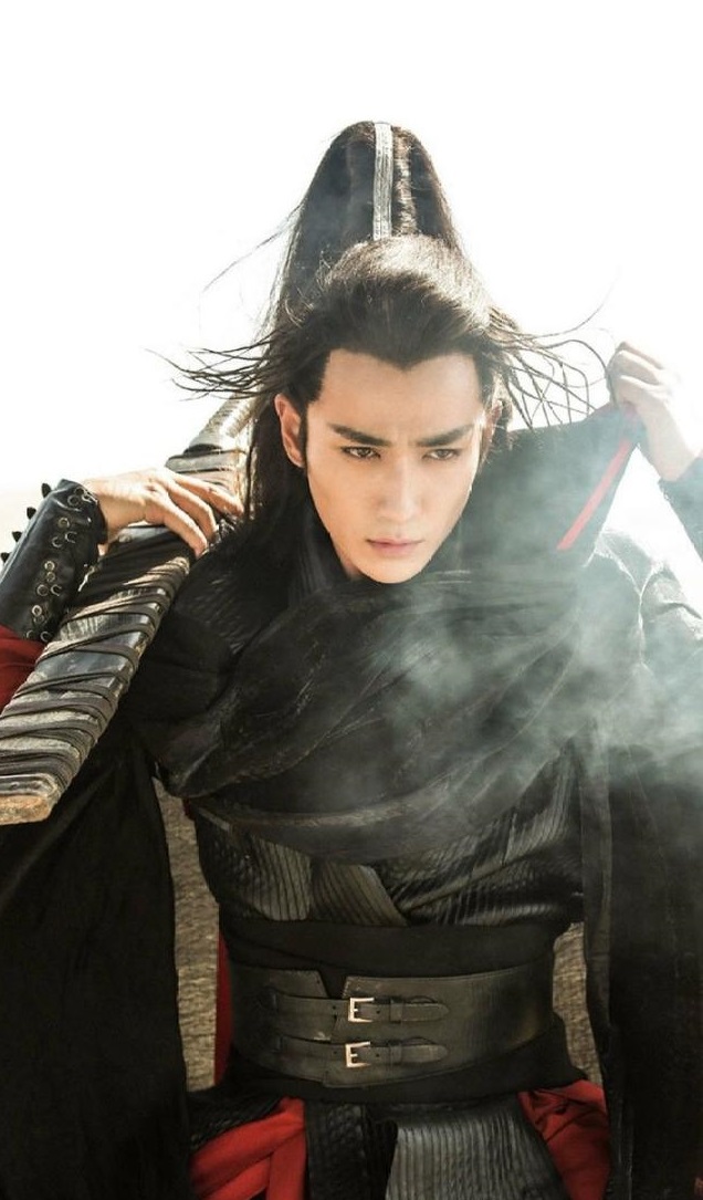 堪称惊艳的黑衣男神,朱一龙肖战你更爱谁?