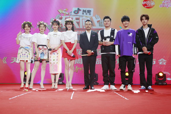 《天天向上》全新启航 天天四小花带你玩转"边境上的宝藏"!