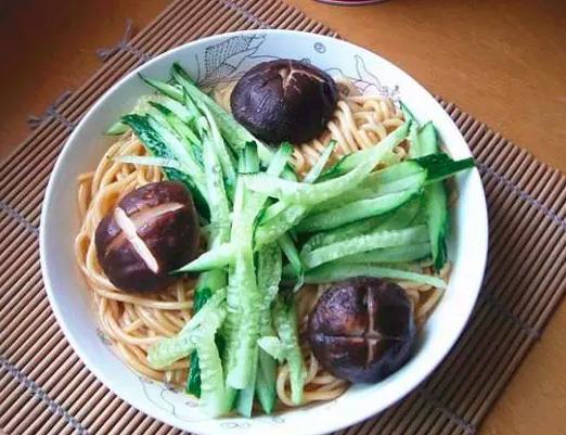 14种拌面的做法，特别简单！喷香浓郁，每天换个口味，家人很爱吃|面条|拌面|胡萝卜_新浪新闻