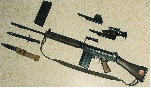 62新枪在现实号称"自由世界的右手"传奇之枪fn-fal