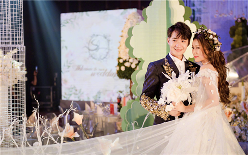 家有儿女键盘盛冠森结婚,鼠标主持,刘美含感慨12年后婚礼重逢!