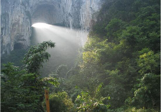 盲谷原始森林,洞中苗寨,悬棺洞葬都是谜,游客纷纷来探秘