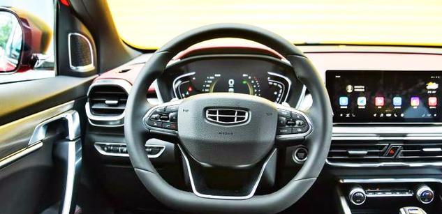 吉利终于良心一回！全新“豪华SUV”配四排气管，新车7.8万起！