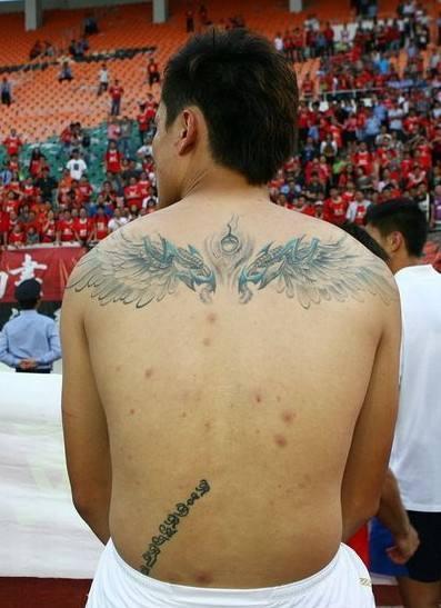 国足纹身大盘点: 惊现同花顺! 网友的评论亮了