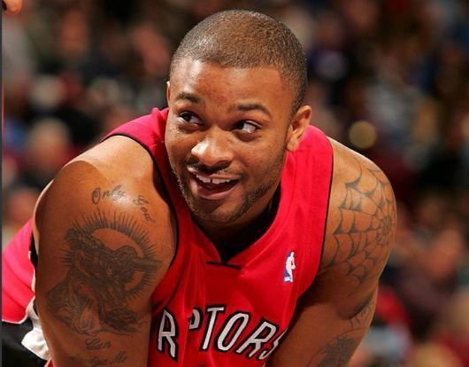 pj塔克打包好自己的球鞋这个赛季终究还是结束了