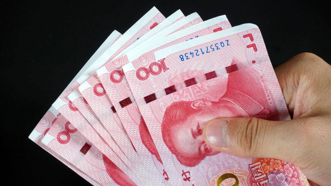 碰到这样数钱的,人人都要小心,就算你包里再多钱也不够骗!