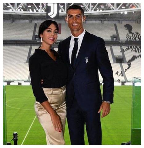不愧是c罗的老婆!女友乔治娜气场不输巨星,球迷:人生赢家