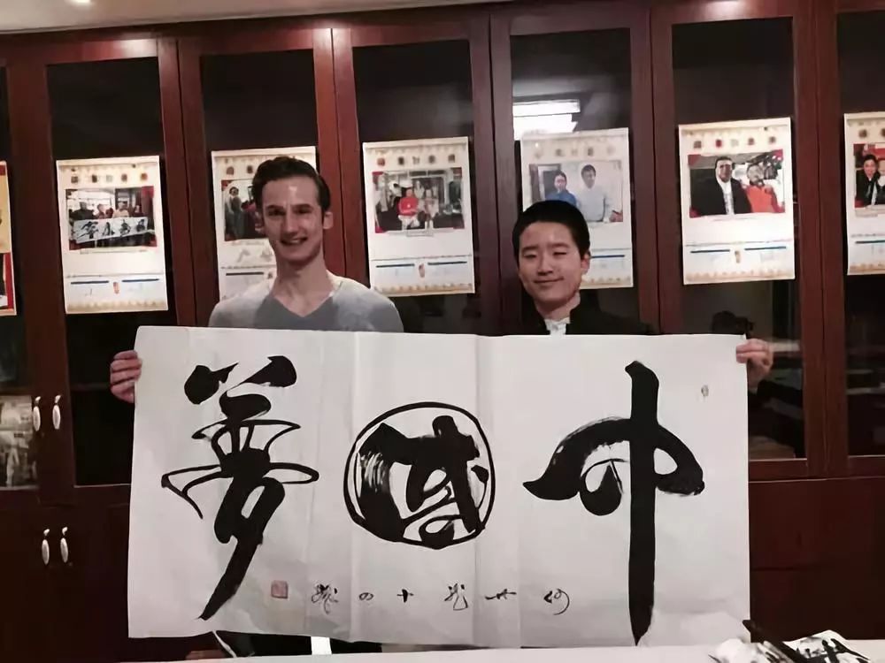 10年前被称为书法神童的何世龙,早已沦为新时代的"伤仲永"