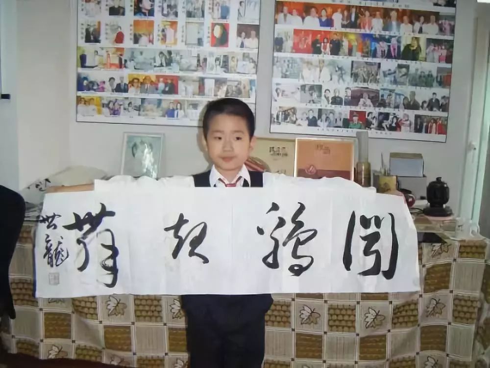 10年前被称为书法神童的何世龙,早已沦为新时代的"伤仲永"