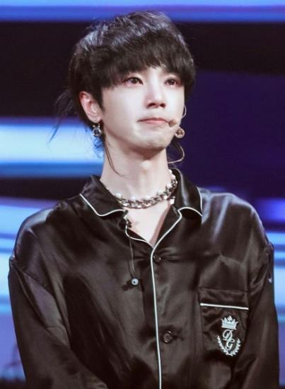 《明日之子》里导师哭,学员哭,总是在"泪如泉涌"!