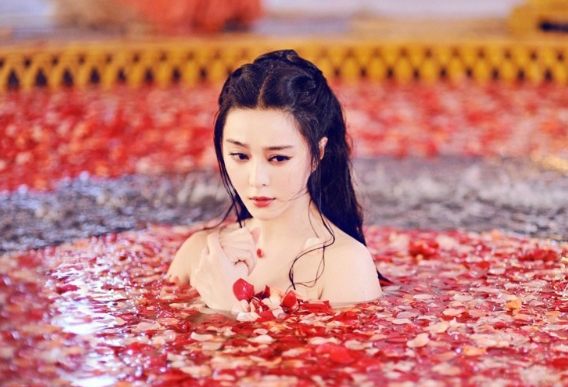 众女星出浴图,热巴似小仙女,范冰冰白到发光!