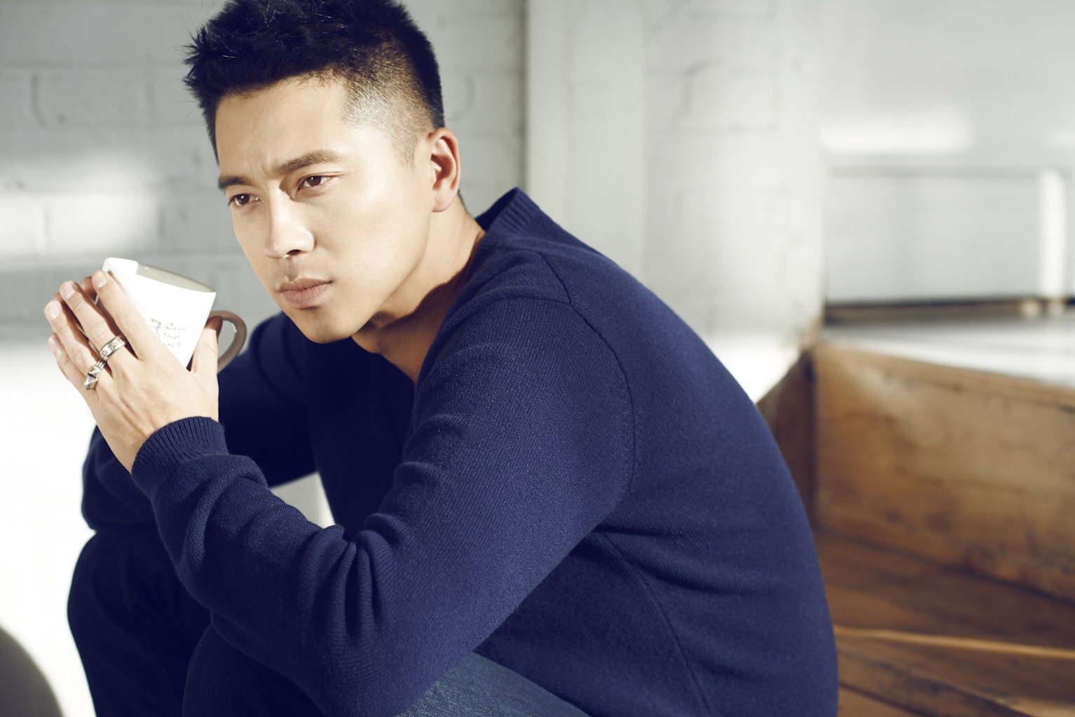 11年后低调结婚,结婚后因为妻子李小萌受不了王雷和别的女演员拍吻戏