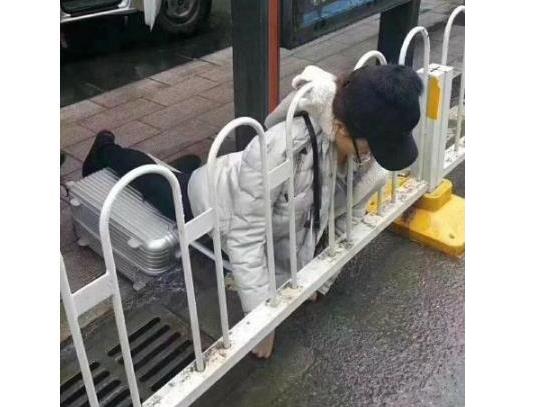 武汉女研究生被路边护栏卡死, 全国各地至今已发生多起!