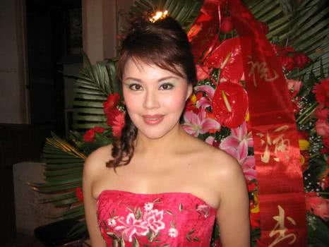 在《北京人》中扮演的女主角曾思懿还获得话剧届前辈的好评和高度赞扬