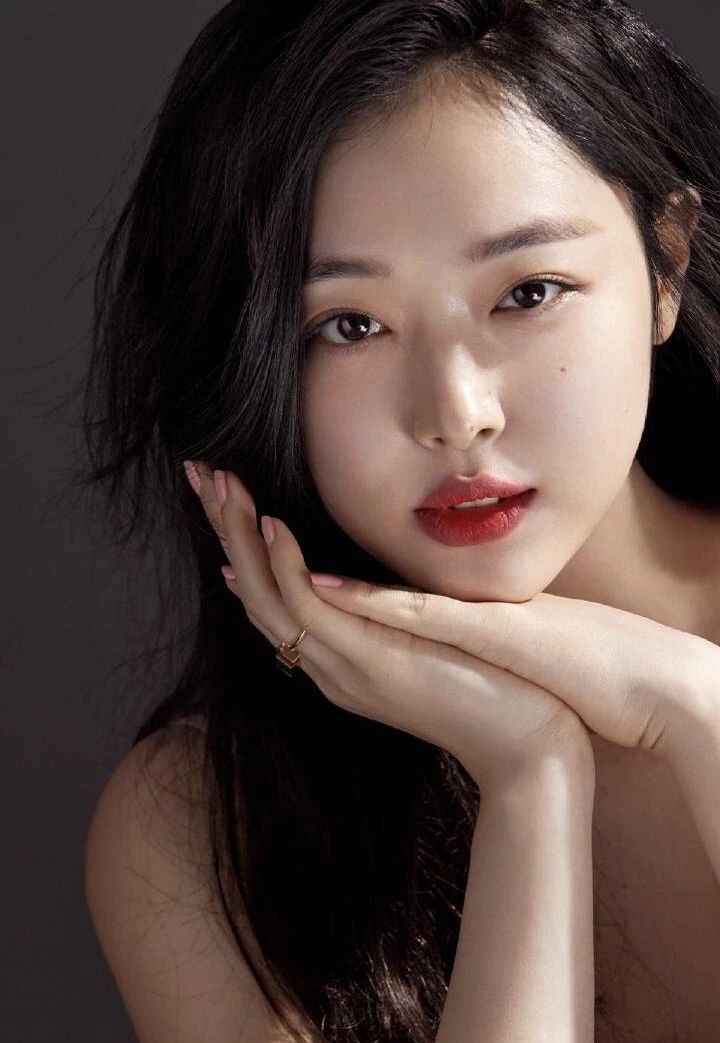 南韩小仙女雪莉开通微博网友唯一一个可以靠照片赚钱的明星