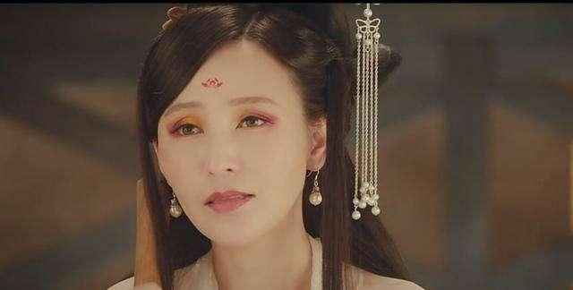 《娘道》陆振华半集领盒饭,丑娘逃命也不忘把新娘推下黄河祭河神