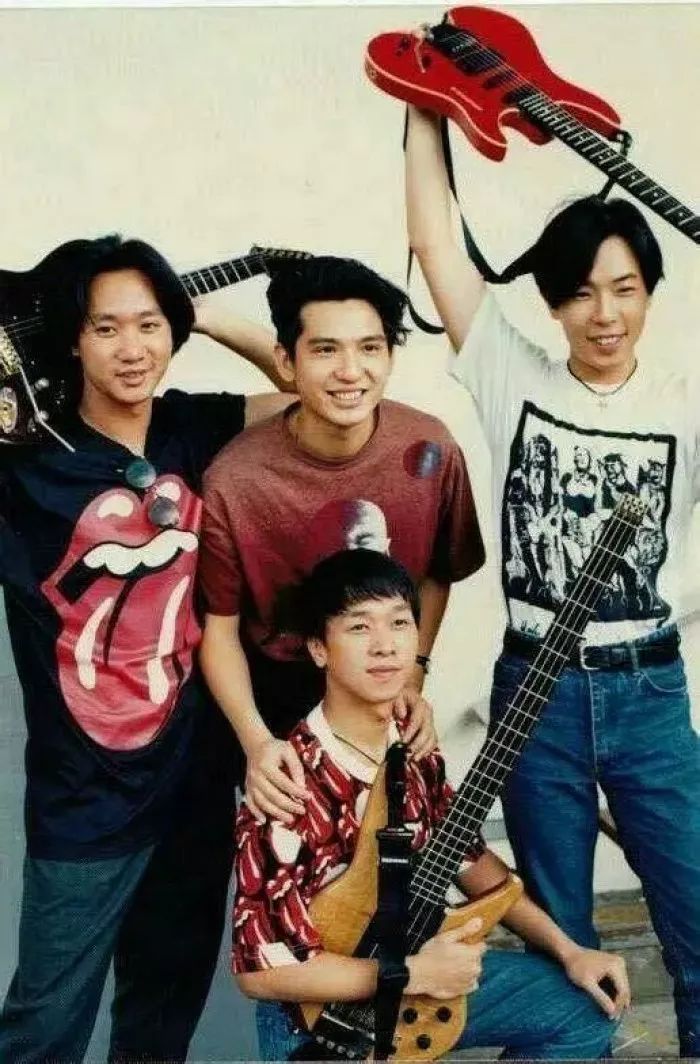 宁欺白须公,莫欺少年穷|beyond乐队|家驹|光辉岁月_新浪新闻