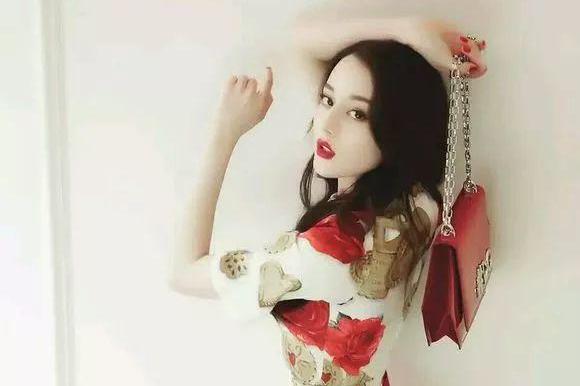 迪丽热巴再次为妹妹冷巴宣传一组美图性感上线