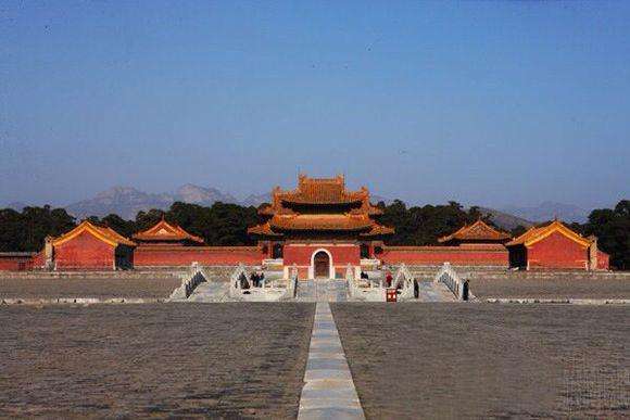 泰陵是雍正的陵墓,是西陵中建筑最早,规模最大,体系最完整的一座帝 