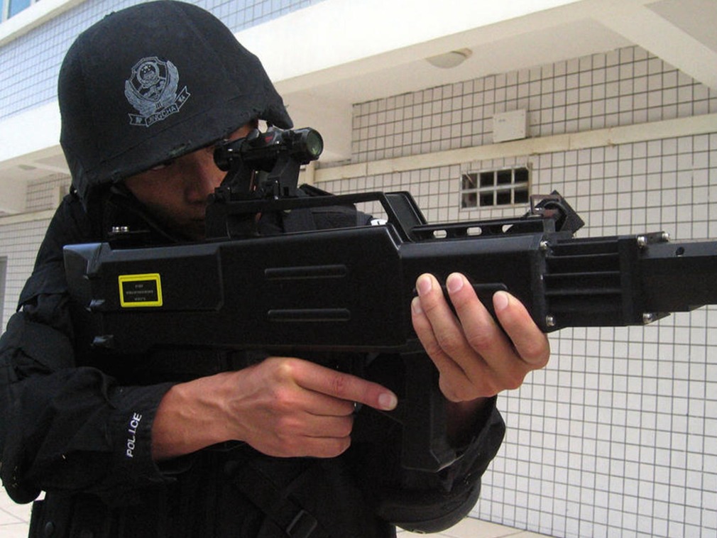 中国警用激光枪可使人"瞬间碳化",外媒为何制造恐慌?