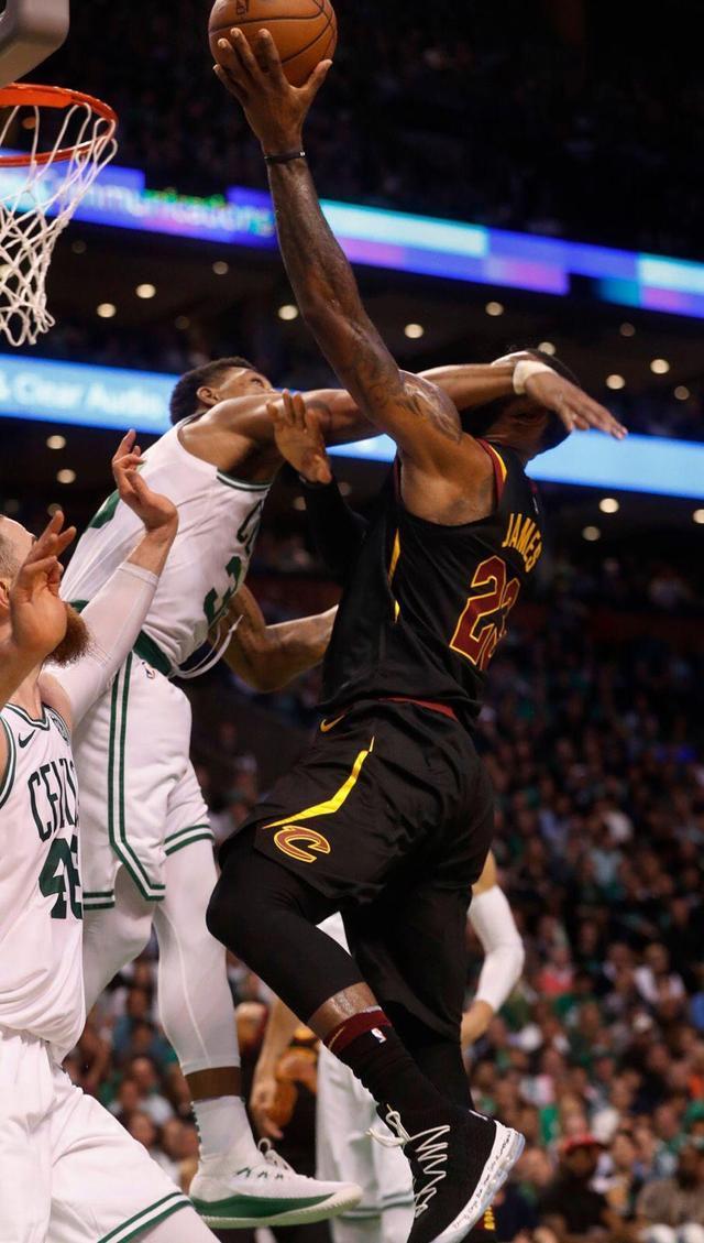 绿军对詹姆斯的绞肉机式防守 乔丹遇到的强度也不过如此