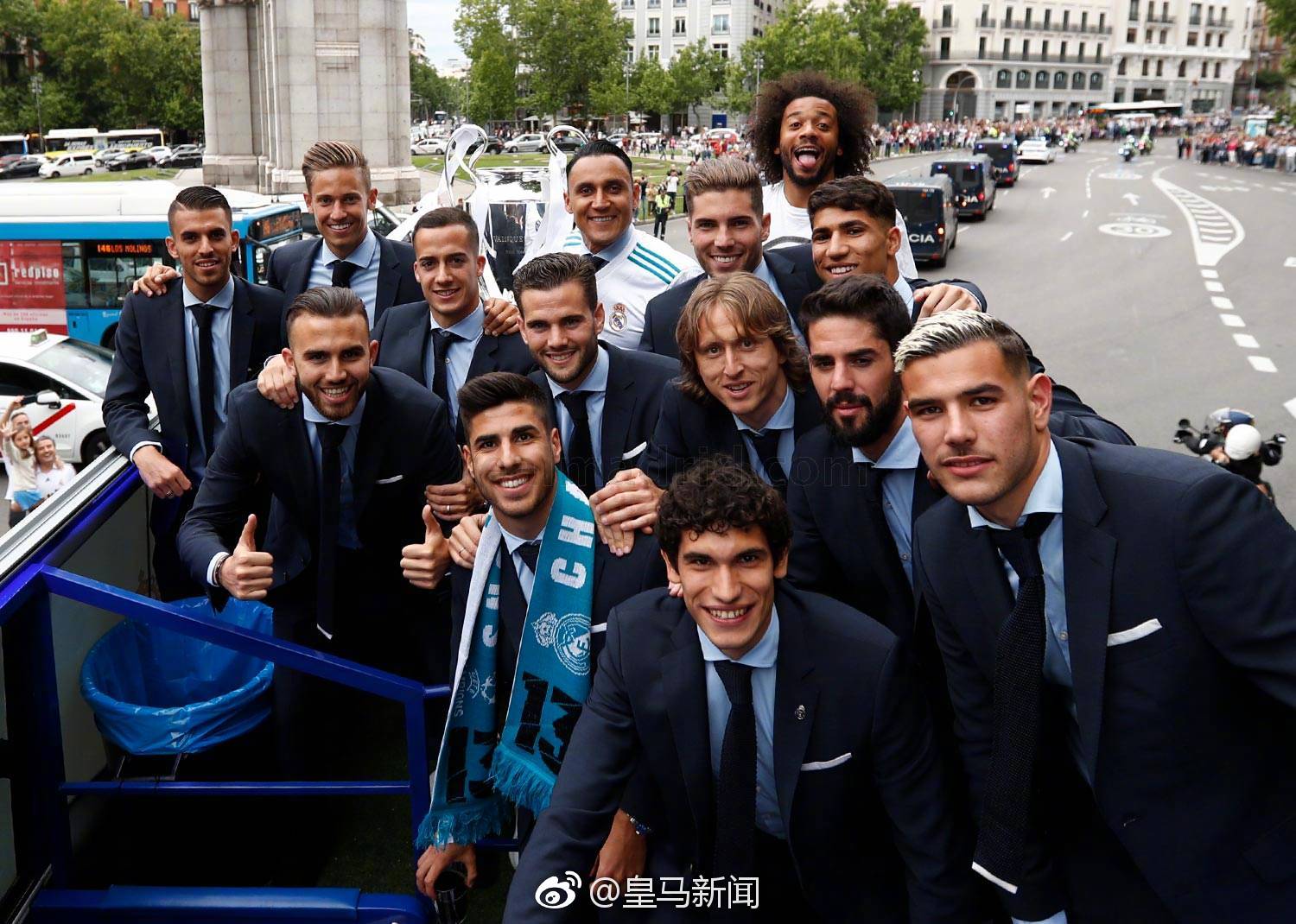 皇马球员,穿着西装真是帅无敌.
