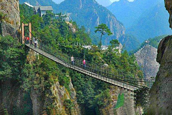 这座粗陋的铁索桥门票仅10块钱,却被无数人视为圣地|大渡河|铁索桥|泸定桥_新浪新闻