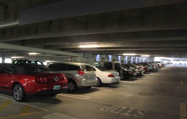 上海最贵停车场,一晚3000元,奔驰找不到,王思聪的车也在这
