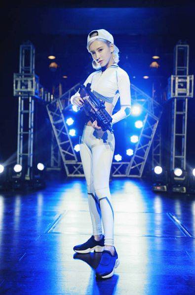 看一下她的饰演者李玉洁,也是从《电竞纪元》里出来的电竞少女啊喂