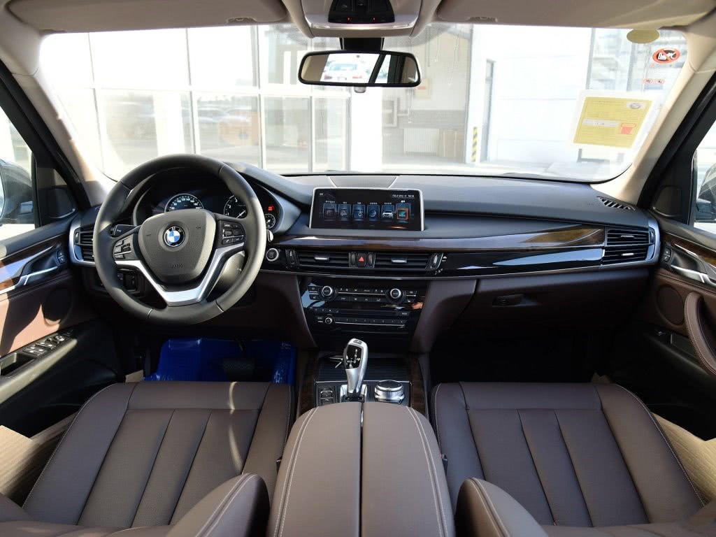 普拉多买早了!宝马x5全新2018款,降至69万,长4.9米,配2.0t