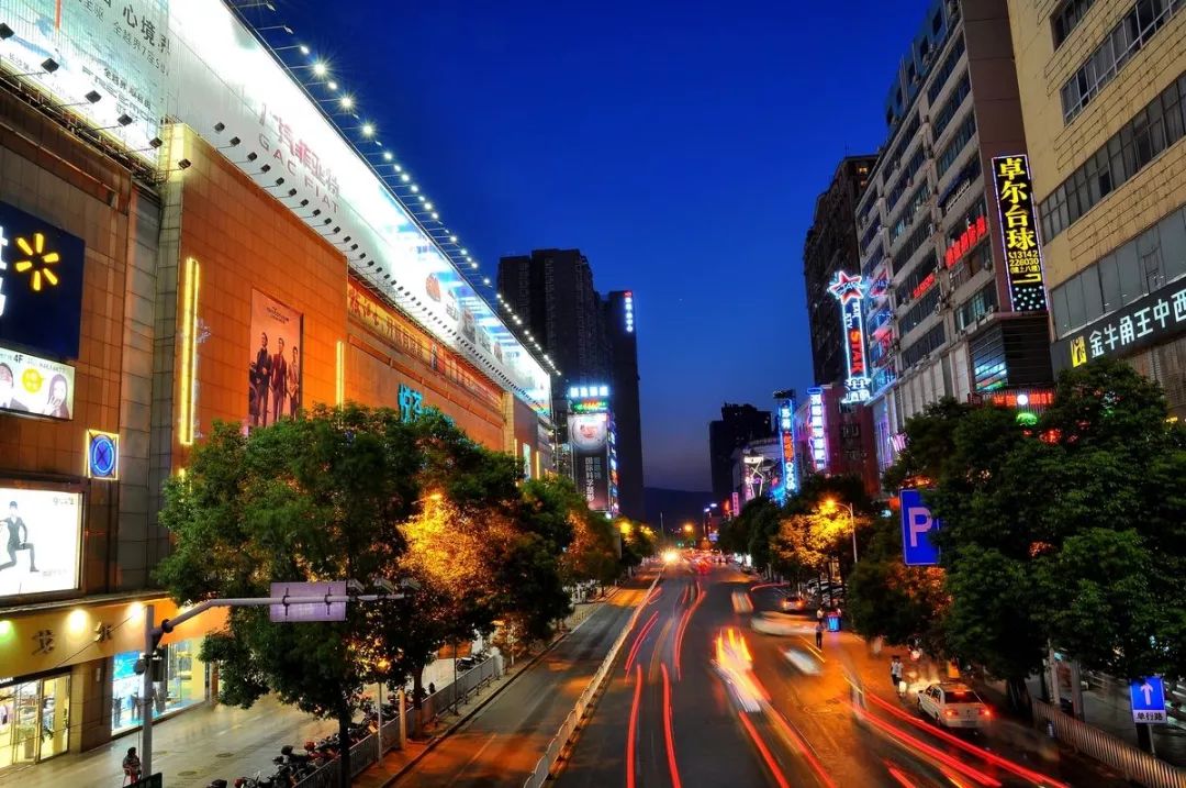 长沙,我有点膨胀之美食篇如今的街道建筑都是后来慢慢重建但奇妙的