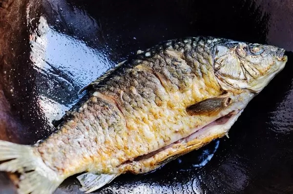 ps:这和鲫鱼豆腐不同,鲫鱼豆腐是菜,这是营养汤,有了它,基本就不用