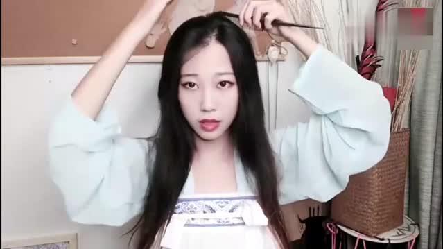 分享一款简单的汉服发型教程,精美的发簪戴上