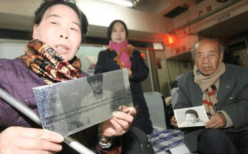 刘德华粉丝事件还原: 一个逼父跳海自杀,一个为