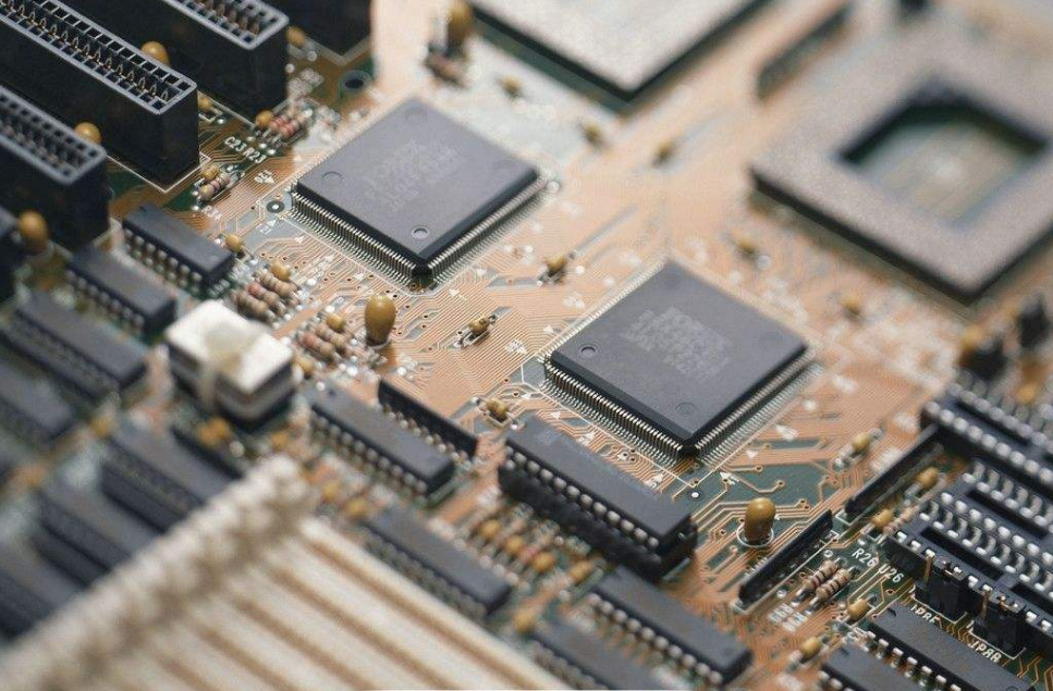 美国宣布禁止提供电子技术给中国后,芯片行业并未绝迹!转机?