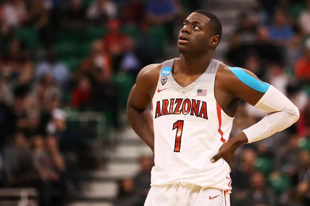 18届5星后卫anfernee simons宣布参加选秀,他应该也是今年.