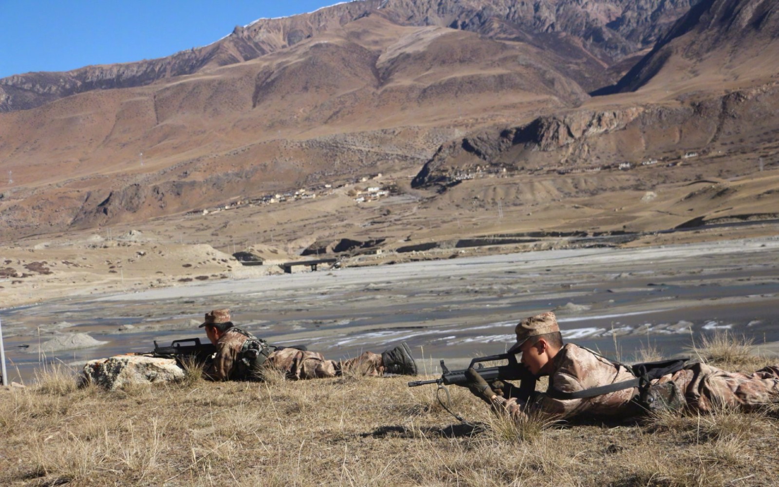 海拔4100米高原上战士们的进攻战悄然打响