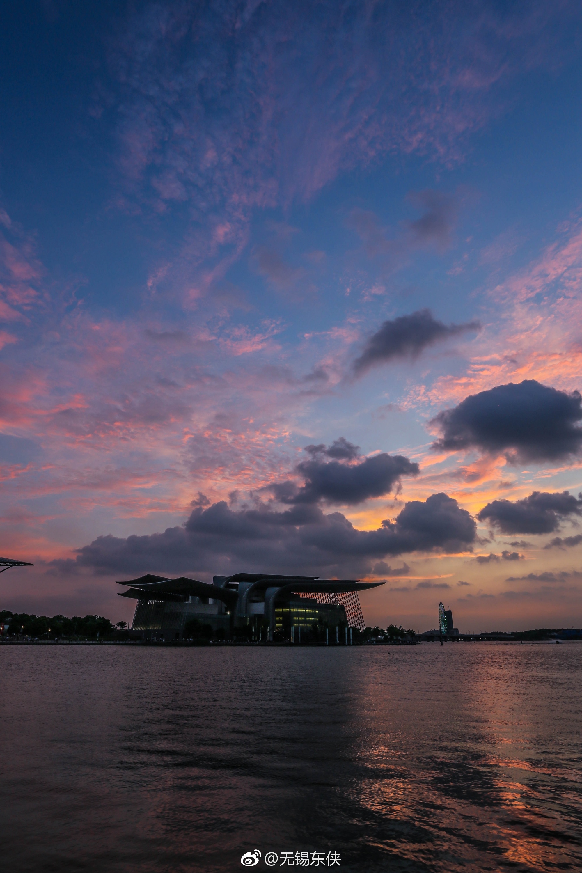 仲夏夜之—无锡大剧院.台风云雀来临之前的夏夜之云.