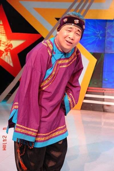 春晚"戏耍"李咏,成名后不忘本拒拜师赵本山,三顾茅庐抱美人归