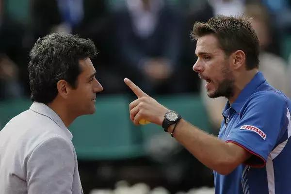 喜闻乐见的事情,比如那个澳洲坏小子就是到处结怨,抛洒"牛肉"的闯祸精