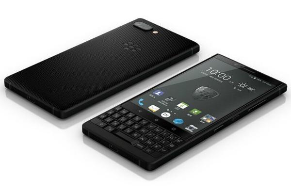 黑莓在2018年发布了黑莓key2,该款手机的定位是中端旗舰机.