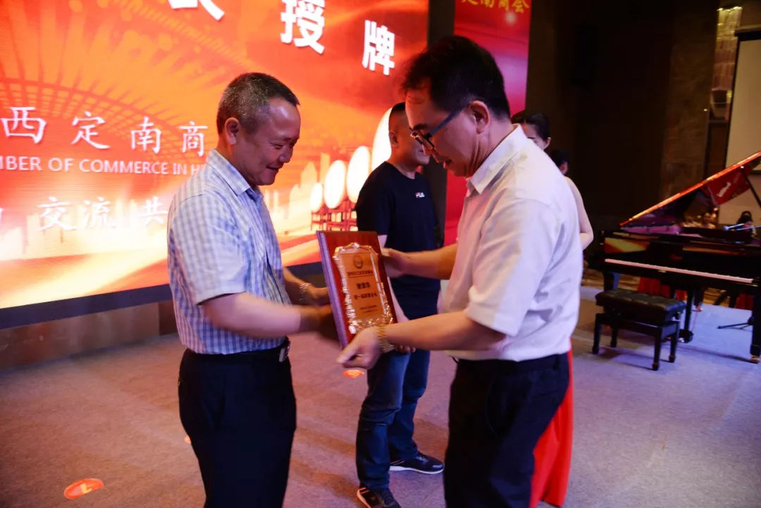 惠州市天韵网印科技有限公司董事长黄志平为执行会长,并确定谢添华