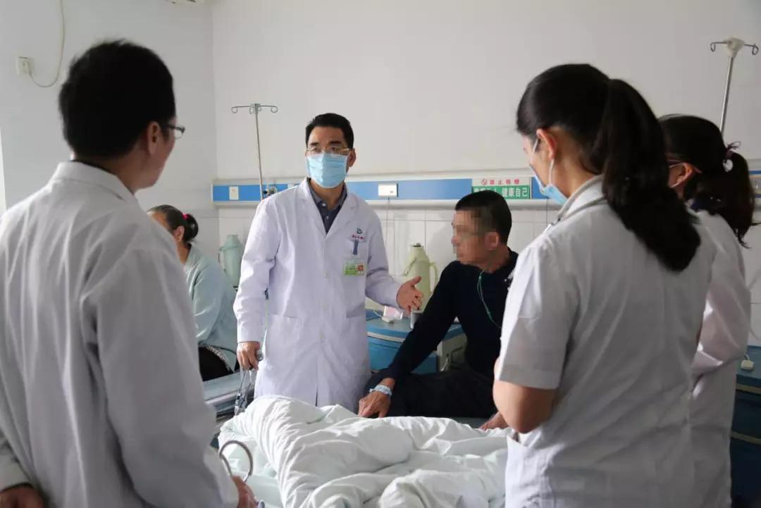 肺大疱一定要开胸?其实内科就可以治好