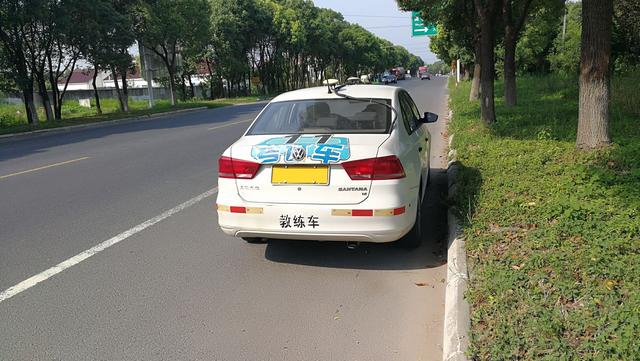 靠边停车找准30cm最好的方法你会用吗