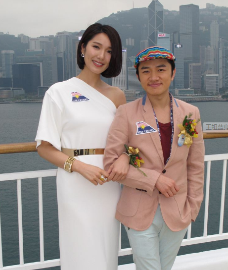 王祖蓝老婆晒美照,说成为妈妈是她一生最幸福的事,网友:好美