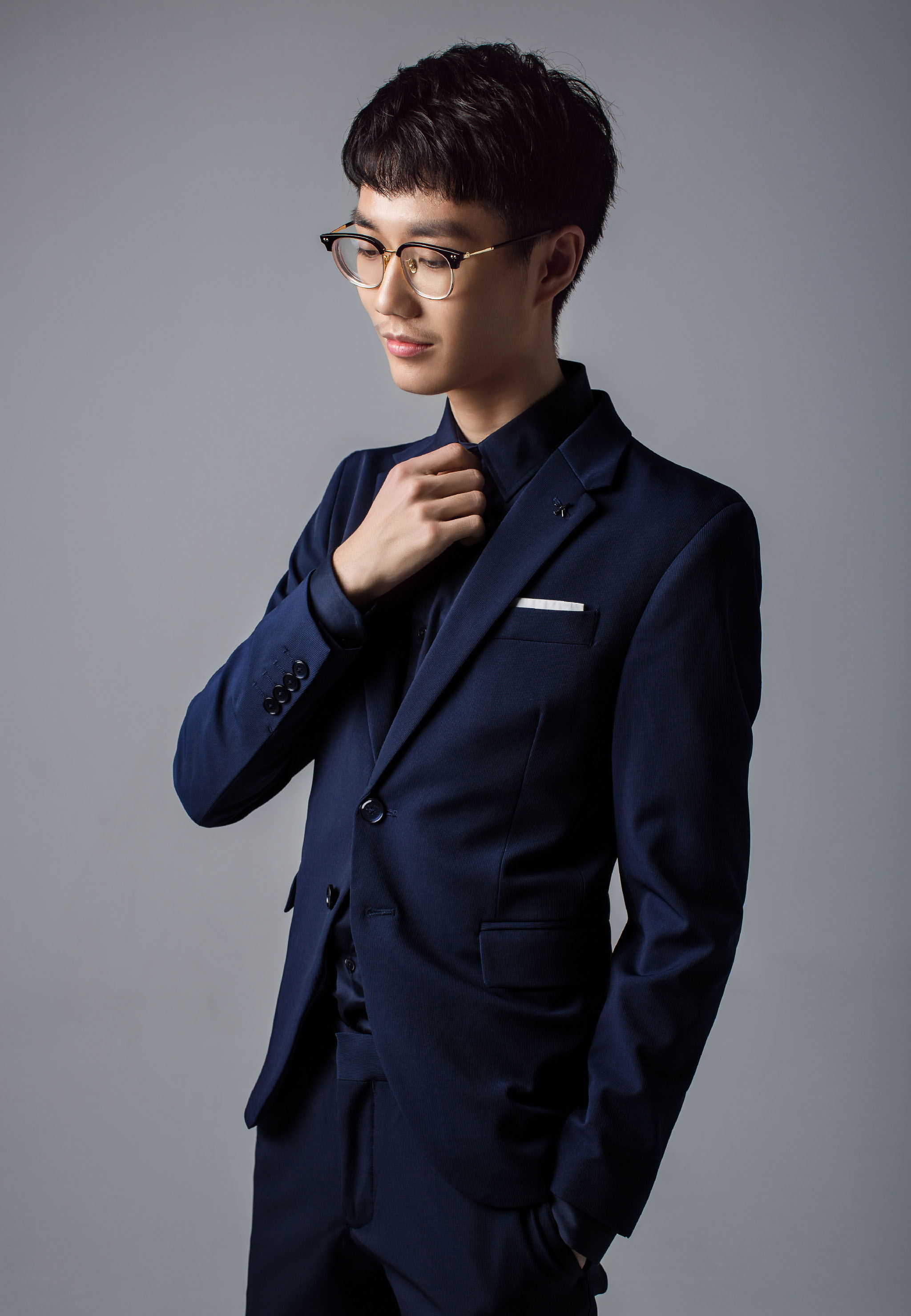 奇怪君女装直播,网友"来自蓝白安全短裤的暴击"|女装