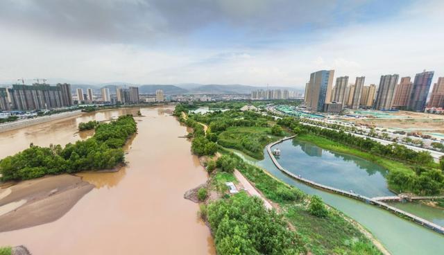 兰州马滩马滩位于兰州七里河区,所处的位置正好是黄河的拐弯处,马滩与