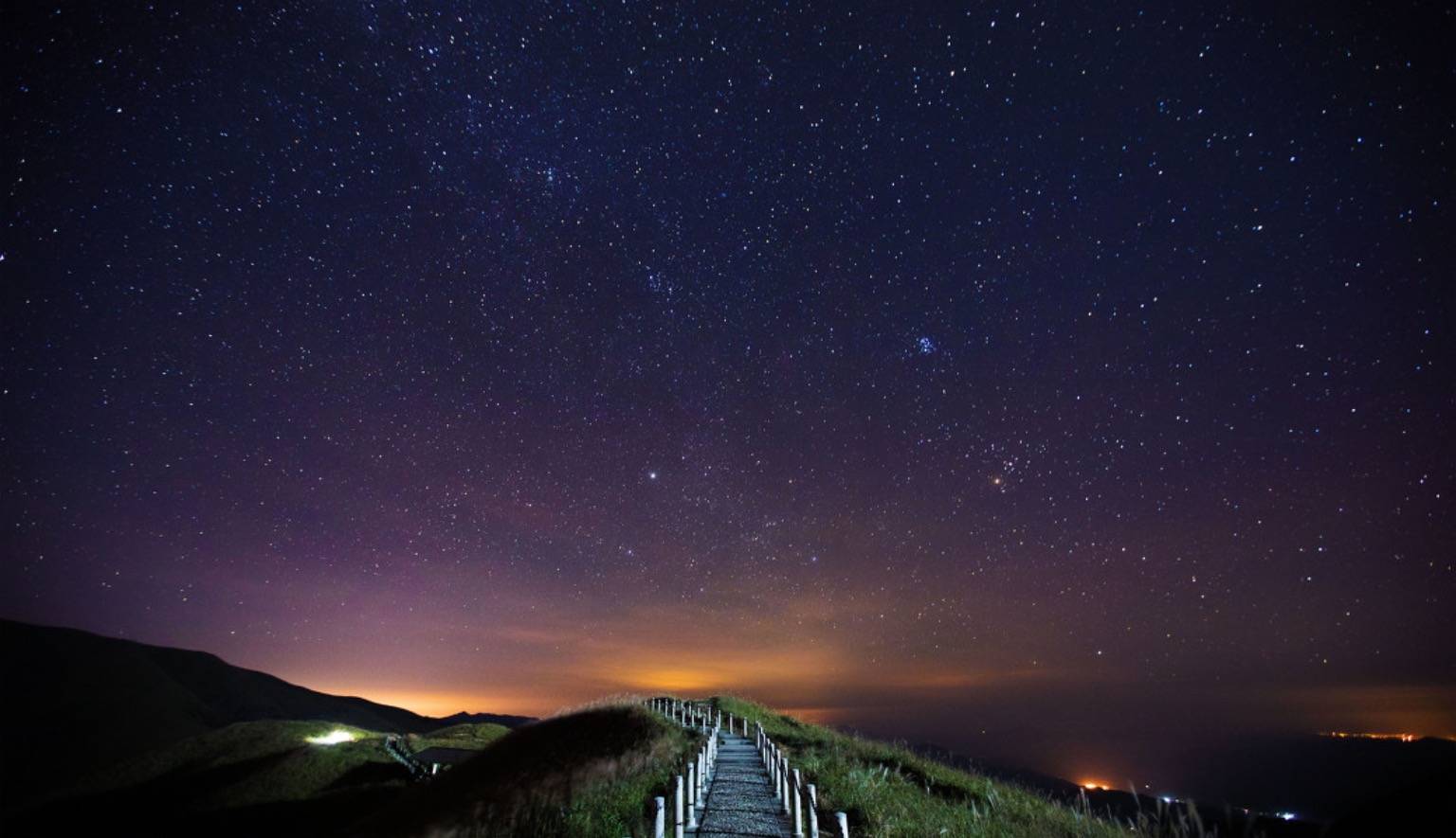迟迟钟鼓初长夜耿耿星河欲曙天